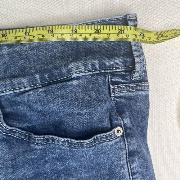Torrid Blue Denim Jean Shorts Women’s Plus Size 24 3 ButtonsSummer - Picture 5 of 12